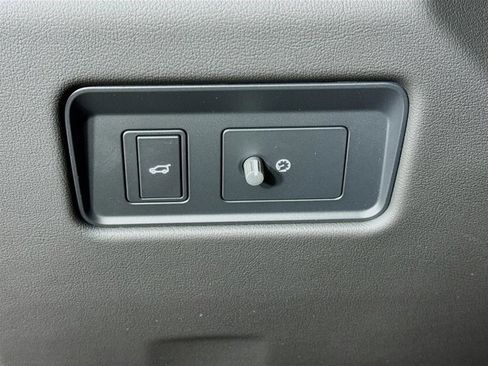 Used 2026 Jaguar F-PACE R-Dynamic S image 10