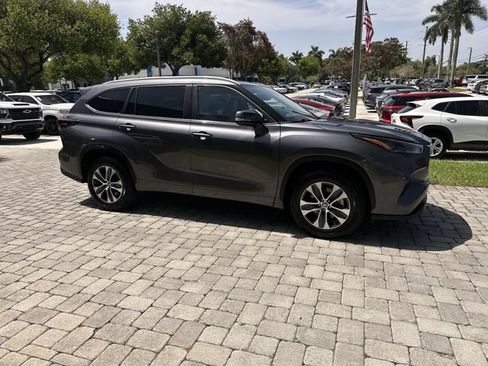 Used 2024 Toyota Highlander XLE FWD image 15