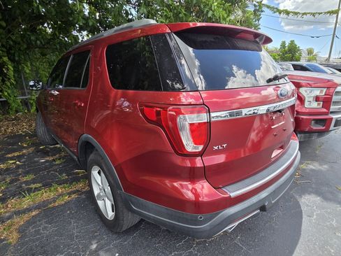 Used 2018 Ford Explorer XLT w/ Equipment Group 202A FWD image 4