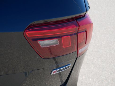 Certified 2021 Volkswagen Tiguan SE image 17