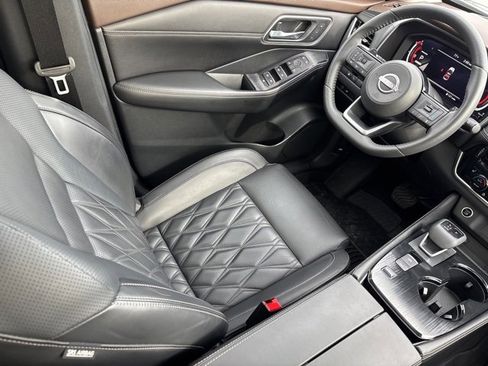 Used 2023 Nissan Rogue Platinum w/ Platinum Premium Package image 16