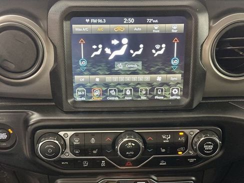 Used 2022 Jeep Gladiator Sport AWD/4WD image 14