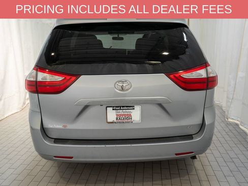 Used 2015 Toyota Sienna LE FWD image 4