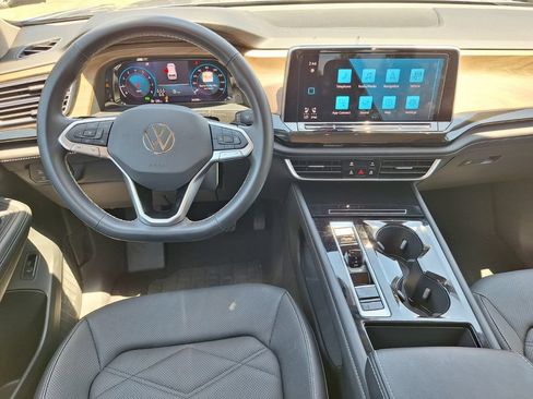 Used 2025 Volkswagen Atlas SE FWD image 10