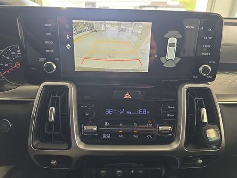 Used 2023 Kia Sorento EX AWD/4WD image 16