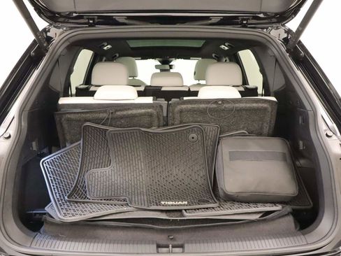 Certified 2024 Volkswagen Tiguan SE R-Line image 21