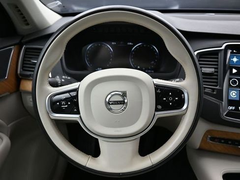Used 2022 Volvo XC90 T5 Momentum w/ Climate Package AWD/4WD image 16
