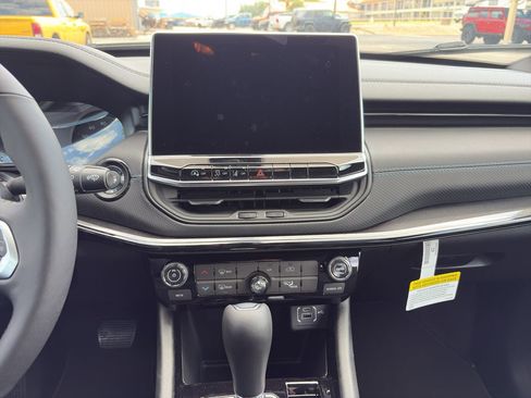 New 2026 Jeep Compass Latitude image 22