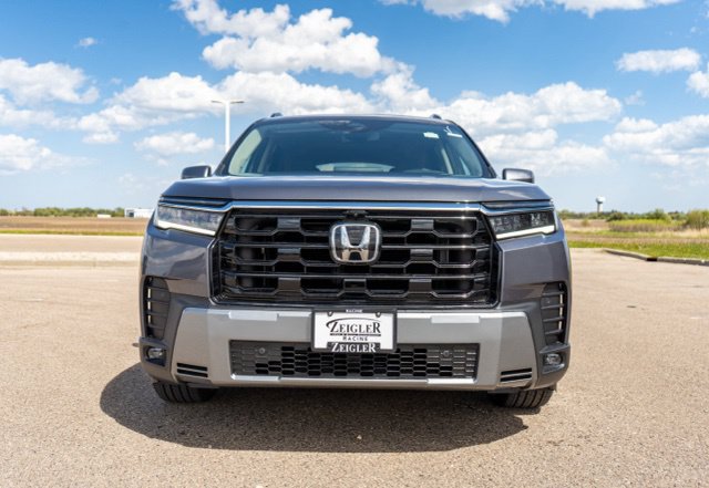 New 2026 Honda Pilot Touring image 2