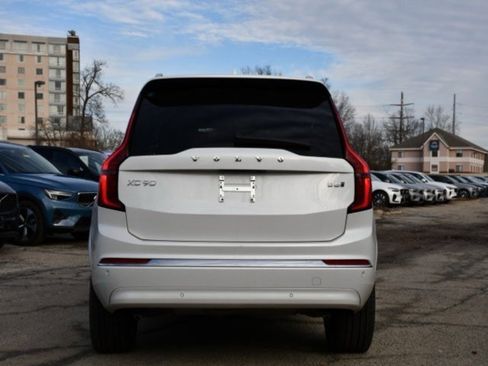 Used 2025 Volvo XC90 B6 Plus image 6
