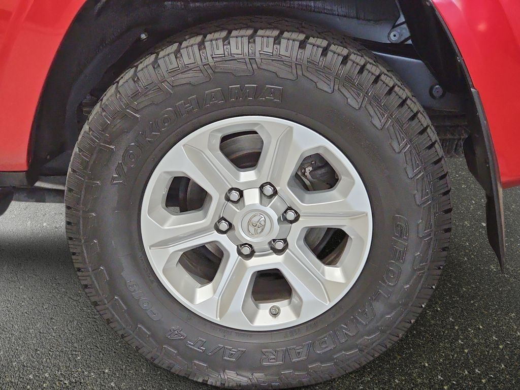 Used 2020 Toyota 4Runner SR5 Premium w/ Moonroof Package AWD/4WD image 34