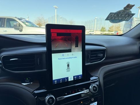 Certified 2021 Ford Explorer King Ranch w/ Premium Technology Package image 17