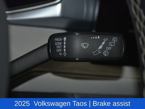 Used 2025 Volkswagen Taos SE FWD image 12