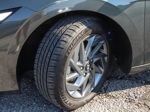 Used 2024 Hyundai Elantra SEL FWD image 13