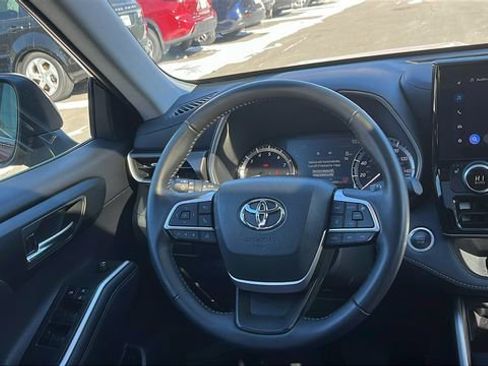 Certified 2024 Toyota Highlander XLE image 21