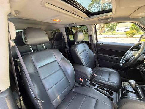 Used 2015 Jeep Patriot High Altitude FWD image 40