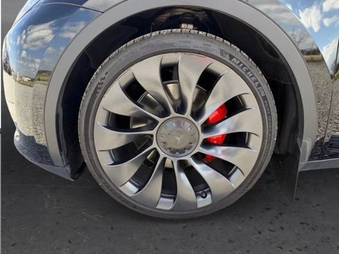 Used 2023 Tesla Model Y Performance AWD/4WD image 9