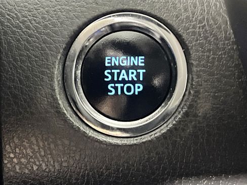 Used 2019 Toyota Camry SE w/ Convenience Package FWD image 23