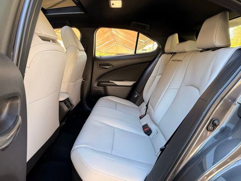 Used 2024 Lexus UX 250h image 10