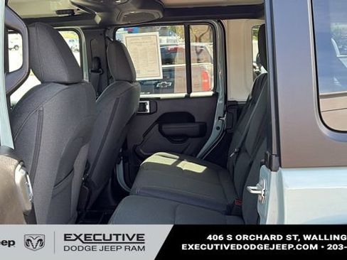 Used 2024 Jeep Wrangler Unlimited AWD/4WD image 23