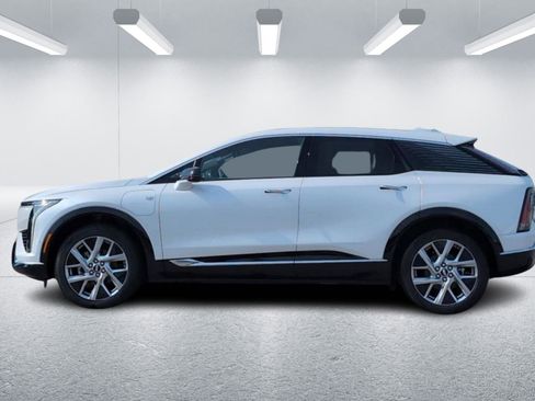 New 2025 Cadillac Optiq Luxury 1 image 2