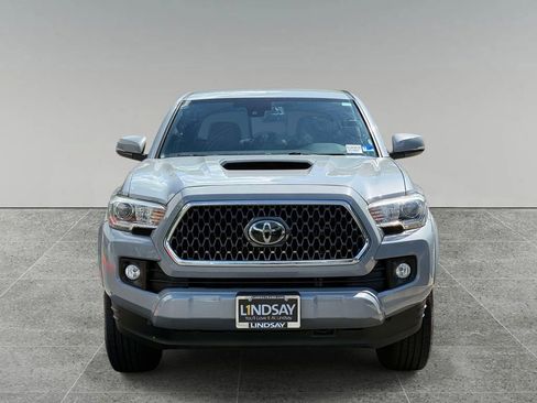 Used 2018 Toyota Tacoma TRD Sport w/ Technology Package AWD/4WD image 8