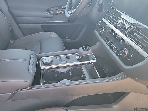 New 2026 Nissan Pathfinder Platinum image 47