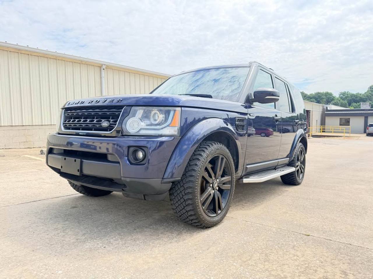 Used 2015 Land Rover LR4 AWD/4WD image 1