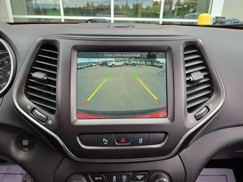 Used 2021 Jeep Cherokee Trailhawk w/ Trailer Tow Group AWD/4WD image 24