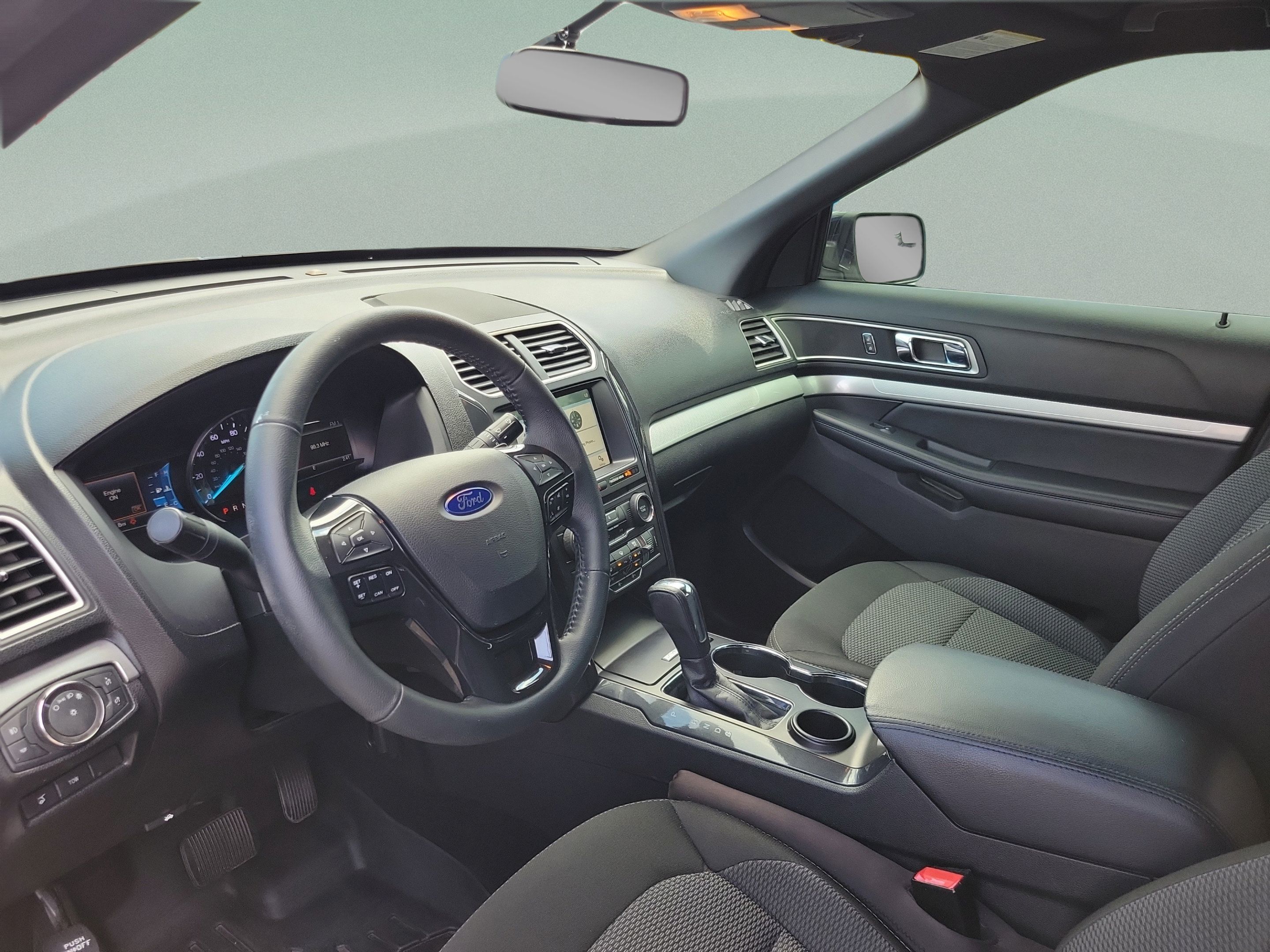 Used 2017 Ford Explorer XLT w/ Equipment Group 201A FWD image 16