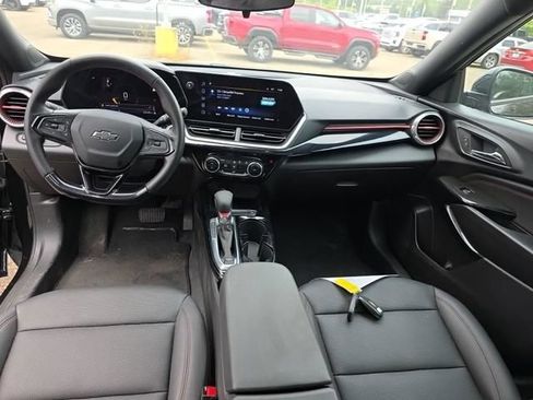 Used 2025 Chevrolet Trax RS w/ Sunroof Package FWD image 8