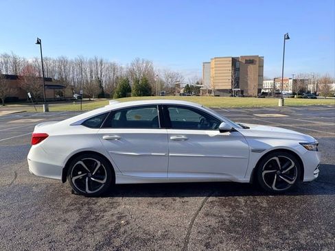 Used 2018 Honda Accord Sport image 6