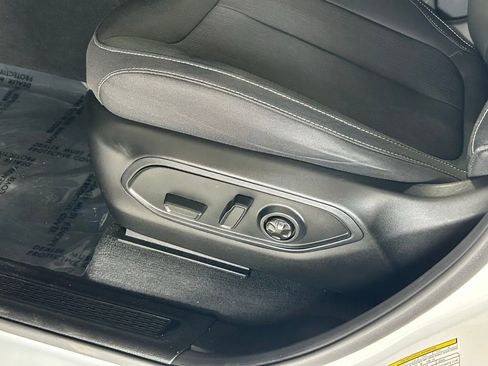 Used 2025 Jeep Grand Cherokee L Laredo image 16