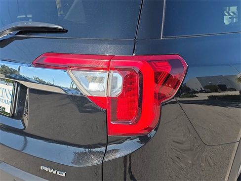 Used 2021 GMC Acadia SLE w/ Driver Convenience Package image 7