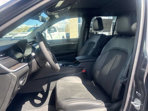 New 2026 Jeep Grand Cherokee Altitude AWD/4WD image 9