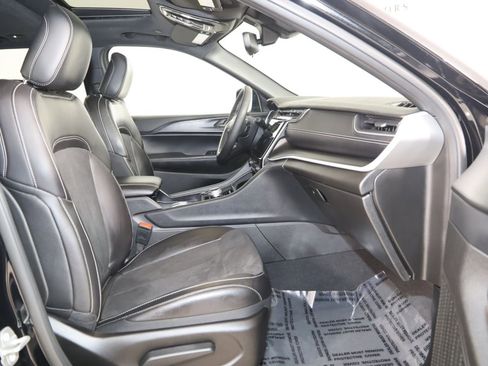 Used 2024 Jeep Grand Cherokee Altitude AWD/4WD image 12