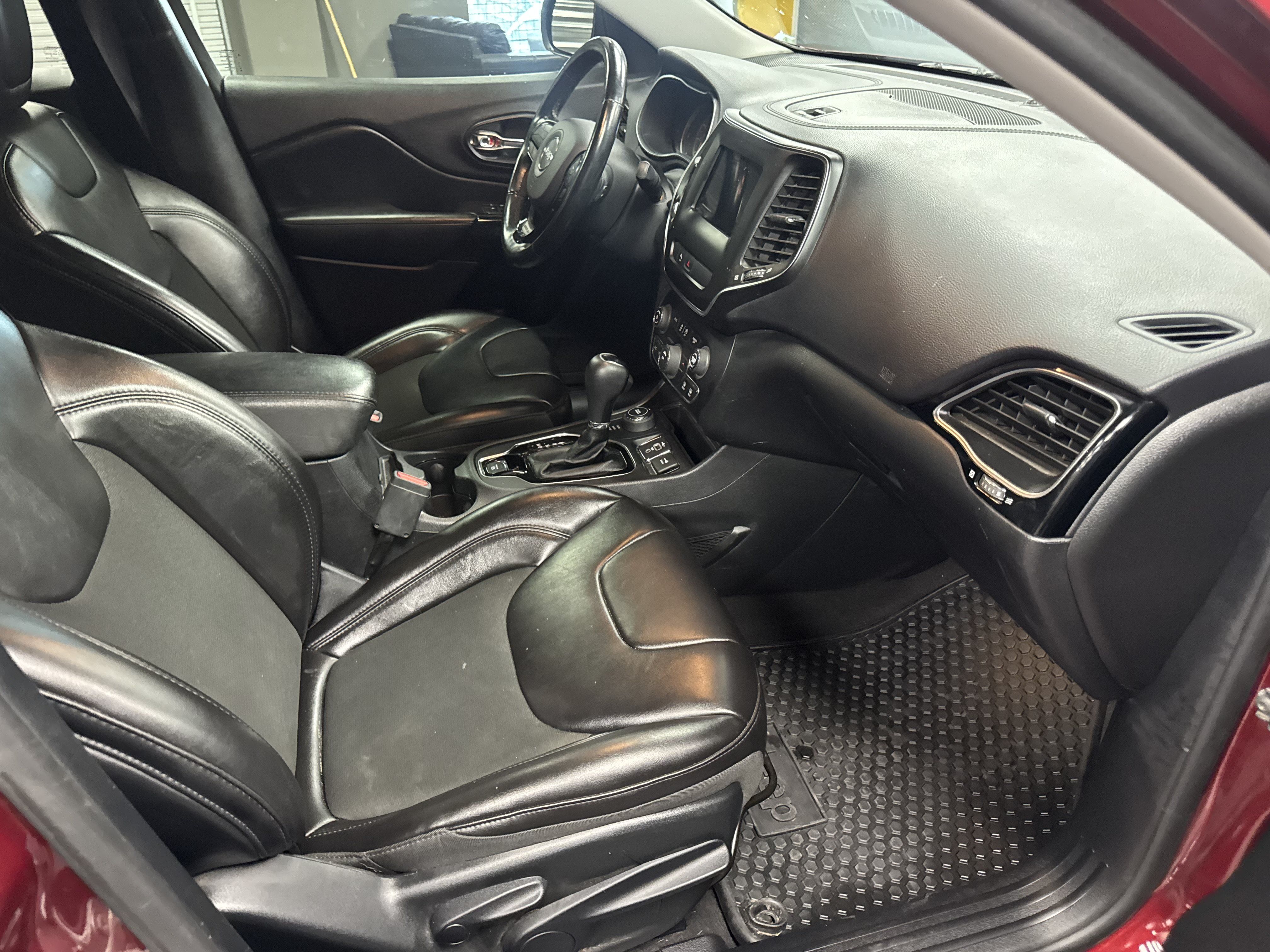 Used 2020 Jeep Cherokee Latitude Plus AWD/4WD image 15