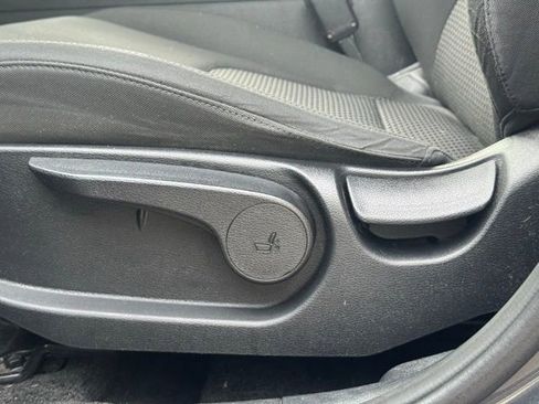 Used 2023 Kia Sportage LX image 7