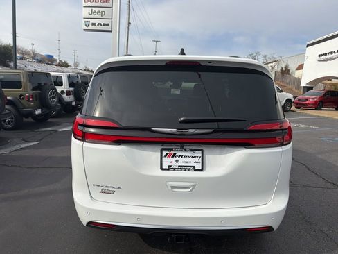 New 2026 Chrysler Pacifica Pinnacle image 6