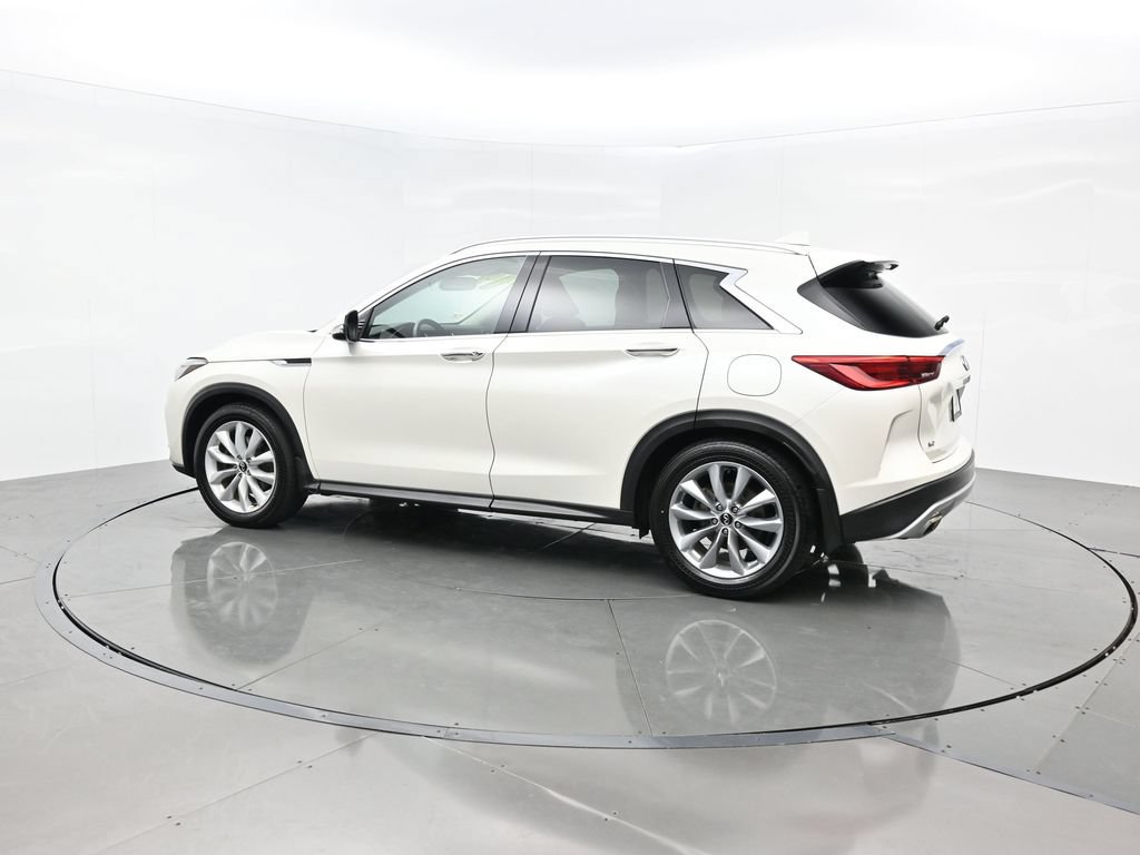 Used 2019 INFINITI QX50 Luxe w/ Navigation Package AWD/4WD image 3