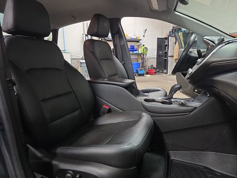 Used 2017 Chevrolet Malibu LT w/ Leather Package image 10