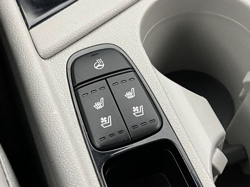 Used 2018 Kia Niro EX Premium image 21