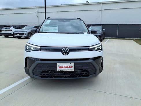 New 2026 Volkswagen Taos SE FWD image 3