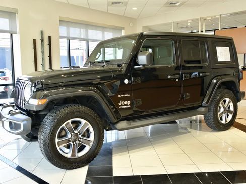 Used 2022 Jeep Wrangler Unlimited Sahara w/ Dual Top Group AWD/4WD image 3
