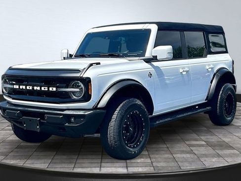 Used 2024 Ford Bronco Outer Banks AWD/4WD image 1