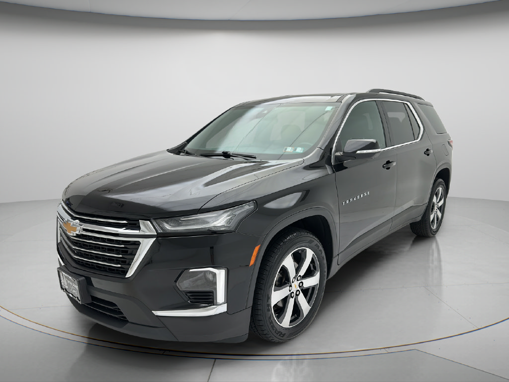 Used 2023 Chevrolet Traverse LT w/ LT Premium Package AWD/4WD image 3