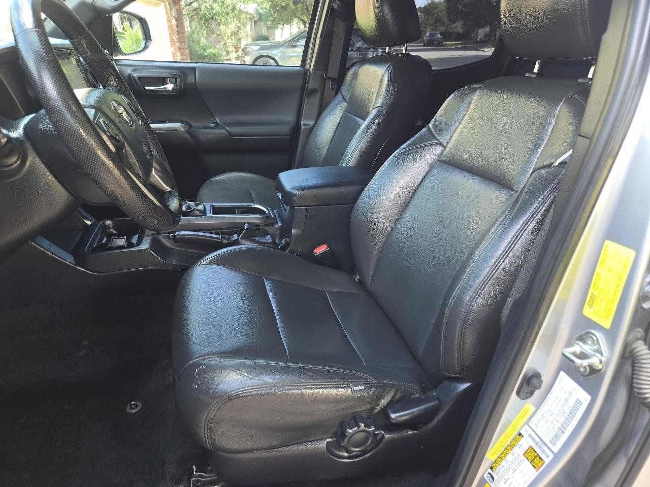 Used 2018 Toyota Tacoma TRD Sport w/ Technology Package RWD image 9