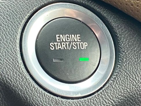 Used 2023 Chevrolet Equinox Premier image 17