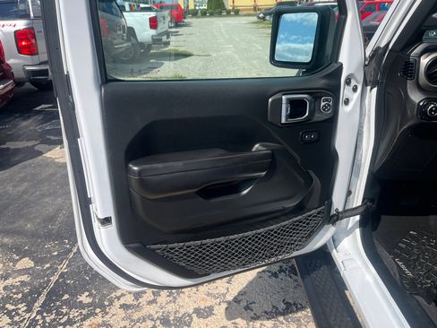 Used 2020 Jeep Gladiator Sport w/ Quick Order Package 24S image 9