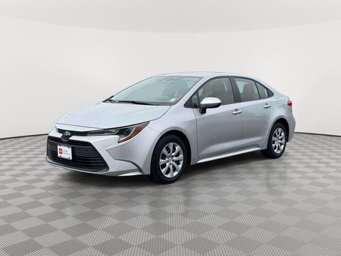 Used 2024 Toyota Corolla LE FWD image 3